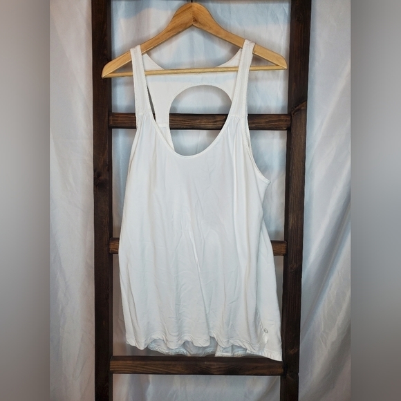 LULULEMON peace of mind tank.no size dot but fits like a 10. like new condition. - Picture 2 of 6